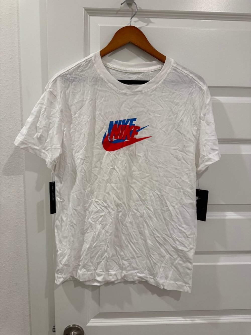 Nike Women's White Graphic T-Shirt Loose Fit XS New with Tags